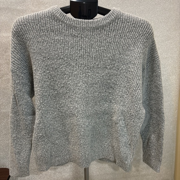 Kendall & Kylie Light Gray Ribbed Turtleneck Sweater - Picture 1 of 2